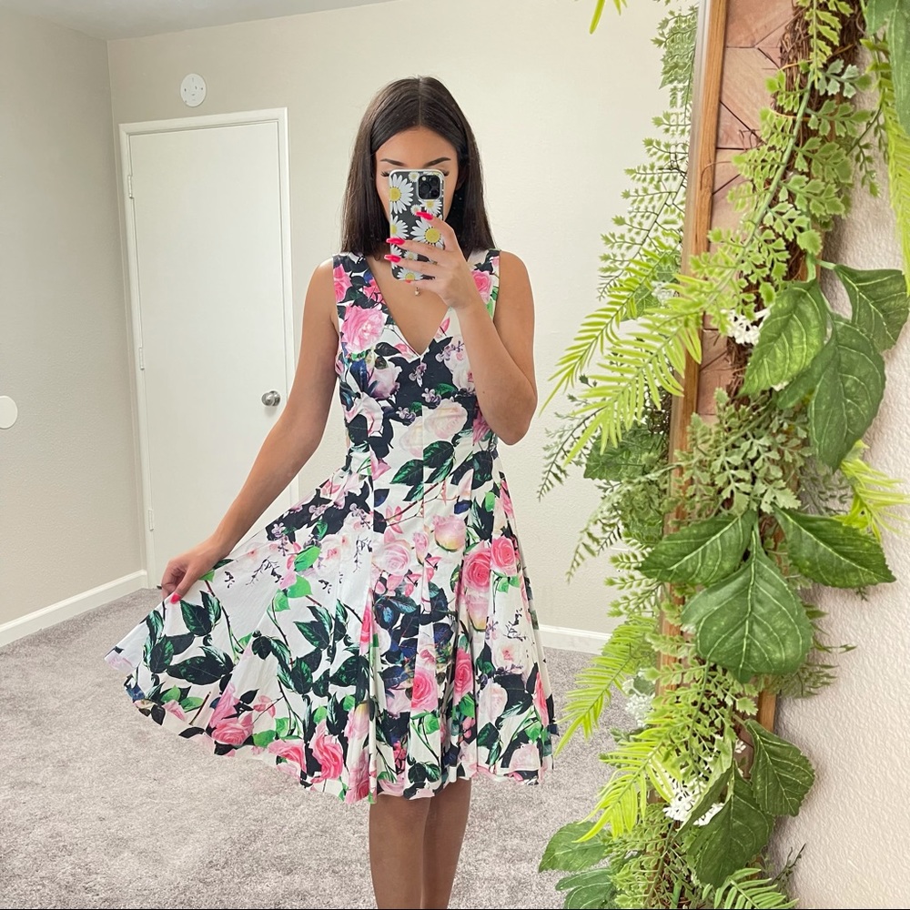 Betsey Johnson: A-Line Sleeveless Floral Dress 4